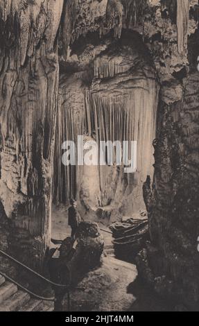 Ces magnifiques formations de stalactites dans la merveilleuse grotte de Luray en Virginie sont illuminées par l'électricité. États-Unis (1923) Banque D'Images