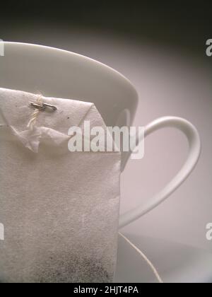 Théière avec teabag noir et blanc Banque D'Images