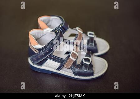 Chaussures orthopédiques de l'enfant. Thomas Talon, arch support Banque D'Images