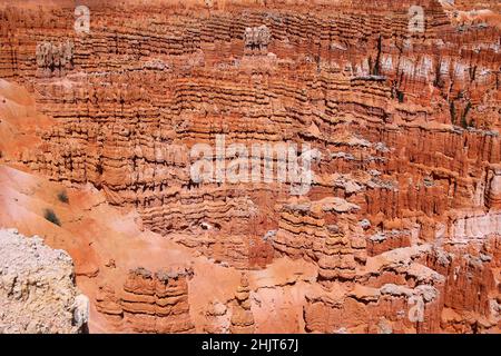 Le champ infini de hoodoos rouges, source d'inspiration, se trouve dans le parc national de Bryce Canyon, dans l'Utah Banque D'Images