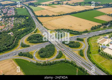 Vue aérienne, sortie d'autoroute Dortmund Unna, A1 et A44, masses, Unna, région de la Ruhr,Rhénanie-du-Nord-Westphalie, Allemagne, autoroute A1, autoroute A44, motorwa Banque D'Images