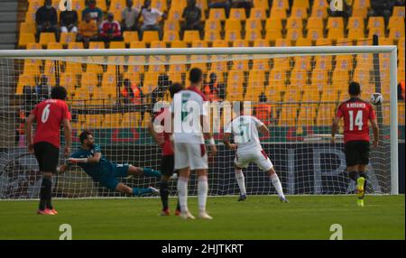 Yaoundé, Cameroun, 30 janvier 2022: Sofiane Boufal du Maroc marquant leur premier but pendant le Maroc contre l'Egypte - coupe des nations d'Afrique au stade Ahmadou Ahidjo.Prix Kim/CSM. Banque D'Images