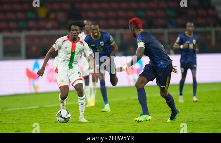 Yaoundé, Cameroun, 13 janvier 2022: L'AISS Kaboré du Burkina Faso pendant le Burkina Faso contre Cap Vert - coupe des nations d'Afrique au stade Olembe.Prix Kim/CSM. Banque D'Images