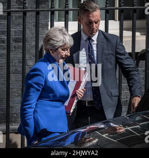 La première ministre britannique Theresa May, quitte le 10 Downing Street, Westminster, Londres, Royaume-Uni Banque D'Images