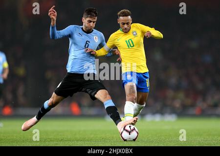 Photo du dossier datée du 16-11-2018 de Rodrigo Bentancur (à gauche), en Uruguay.La fenêtre de transfert de janvier s'est fermée le lundi soir après une journée d'activité chargée.Ici, l'agence de presse de l'AP examine les meilleures offres sur un jour de date limite trépidant.Date de publication : le mardi 1 février 2022. Banque D'Images