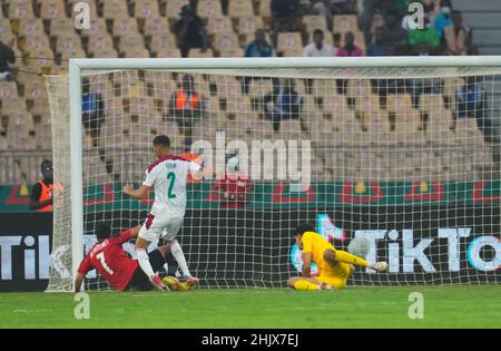 Yaoundé, Cameroun, 30 janvier 2022: Trézéguet de l'Egypte marquant leur deuxième but pendant le Maroc contre l'Egypte - coupe de l'Afrique des Nations au stade Ahmadou Ahidjo.Prix Kim/CSM. Banque D'Images