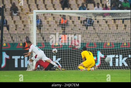 Yaoundé, Cameroun, 30 janvier 2022: Trézéguet de l'Egypte marquant leur deuxième but pendant le Maroc contre l'Egypte - coupe de l'Afrique des Nations au stade Ahmadou Ahidjo.Prix Kim/CSM. Banque D'Images