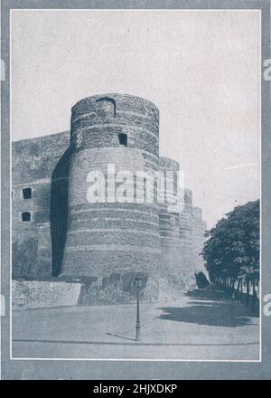 Le Château, Angers. Maine-et-Loire. France (1925) Banque D'Images