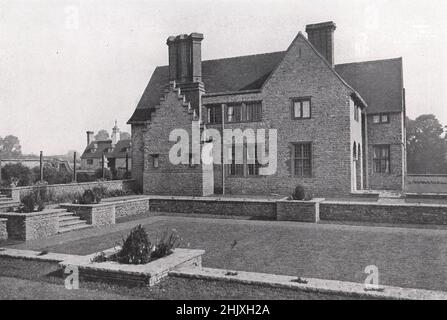 Tuesley court, près de Godalming, Surrey : vue du Sud-est. E. Guy Dawber, architecte (1908) Banque D'Images