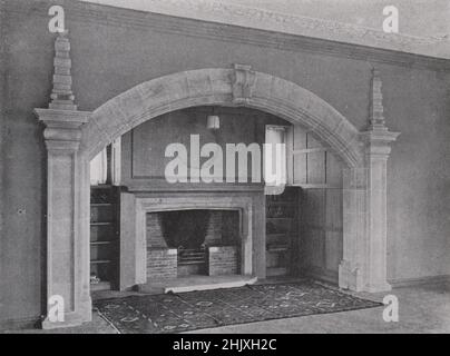 Tuesley court, près de Godalming, Surrey : Chimneypiece en salle de billard. E. Guy Dawber, architecte (1908) Banque D'Images