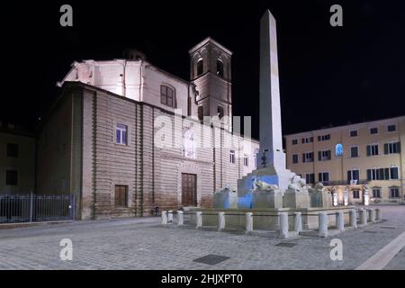 Ville d'ILD, Piazza Federico II° la nuit, Jesi, Marche, Italie, Europe Banque D'Images