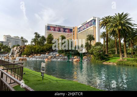 Las Vegas, Nevada, États-Unis.31st janvier 2022.Le Mirage Hotel & Casino a été vendu et le volcan sera enlevé à Las Vegas, Nevada, le 31 janvier 2022.Crédit : Dee CEE carter/Media Punch/Alay Live News Banque D'Images