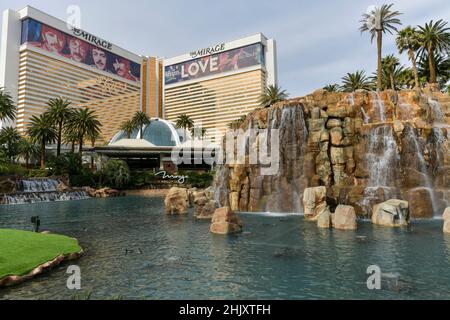 Las Vegas, Nevada, États-Unis.31st janvier 2022.Le Mirage Hotel & Casino a été vendu et le volcan sera enlevé à Las Vegas, Nevada, le 31 janvier 2022.Crédit : Dee CEE carter/Media Punch/Alay Live News Banque D'Images