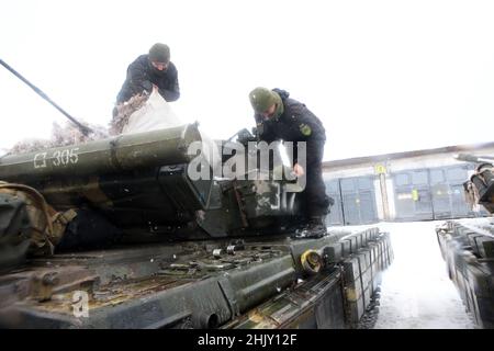 RÉGION DE KHARKIV, UKRAINE - le 31 JANVIER 2022 - des militaires de la brigade mécanisée des forces armées ukrainiennes de 92nd participent à un exercice, Kharkiv Regio Banque D'Images