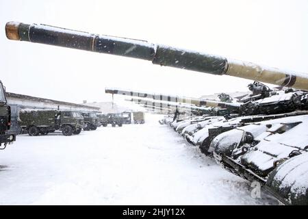 RÉGION DE KHARKIV, UKRAINE - 31 JANVIER 2022 - des chars sont photographiés lors d'un exercice de la Brigade mécanisée des Forces armées ukrainiennes de 92nd, à Kharkiv R. Banque D'Images