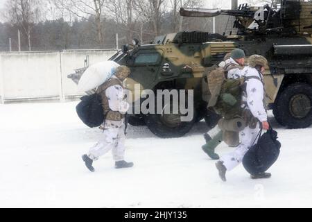 RÉGION DE KHARKIV, UKRAINE - le 31 JANVIER 2022 - des militaires de la brigade mécanisée des forces armées ukrainiennes de 92nd participent à un exercice, Kharkiv Regio Banque D'Images