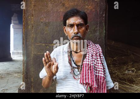 Varanasi, Uttar Pradesh, Inde : Ranjeet Choudhary un membre de la famille Dom Raja connu sous le nom de Lords of the Death, une ancienne communauté qui s'occupe Banque D'Images