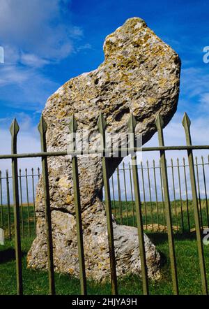 Vue au nord-ouest de la pierre du roi, Warwickshire, Angleterre, Royaume-Uni.Situé sur une élévation naturelle à côté d'une piste, d'une colonie et de la ville préhistoriques. Banque D'Images