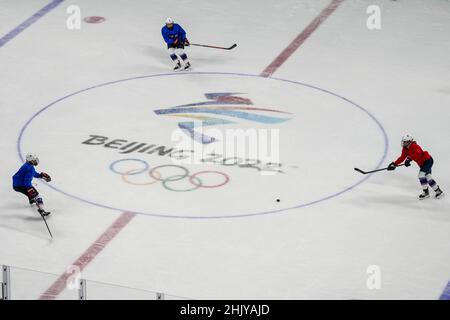 Pékin, Chine.01st févr. 2022.Les membres de l'équipe de hockey féminin des États-Unis s'exercent au centre sportif de Wukesong avant les Jeux olympiques d'hiver de Beijing 2022, le mardi 1 février 2022.Photo de Paul Hanna/UPI crédit: UPI/Alay Live News Banque D'Images