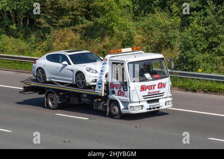 2004 IVECO ML75E17S DAY3920cc chargeur diesel : assistance routière 24hr heures, véhicules de dépannage 24 heures, panne de véhicule, service de remorquage, 24hrs par jour, dépannage d'accident,sauveteurs, camions de récupération, camionnettes de remorquage, publicités de services mobiles, transporteurs de fourgonnettes, voitures Banque D'Images