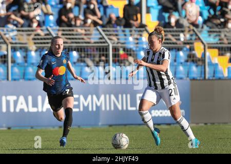 Italie, Lecco, jan 30 2022: Arianna Caruso (Juventus forward) se dirige vers la zone de pénalité dans la première moitié pendant le match de football FC INTER vs JUVENTUS, QF 1st LEG femmes Coppa Italia au stade de Lecco (photo de Fabrizio Andrea Bertani/Pacific Press/Sipa USA) Banque D'Images