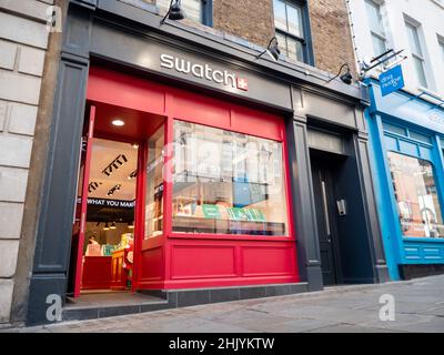 The Swatch Store, Covent Garden, Londres. Le magasin devant les bijoutiers de la mode dans le quartier commerçant exclusif du centre de Londres. Banque D'Images