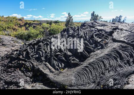 Une « sea » de lave s'étend de Kilauea jusqu'à la mer sur Big Island. Banque D'Images