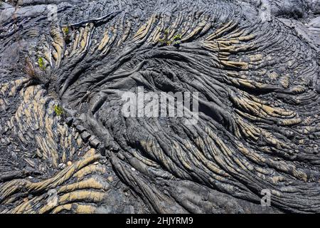 Une « sea » de lave s'étend de Kilauea jusqu'à la mer sur Big Island. Banque D'Images