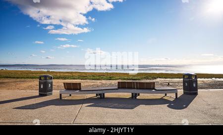 Coin salon public et bacs à litière sur le front de mer de Lytham Banque D'Images