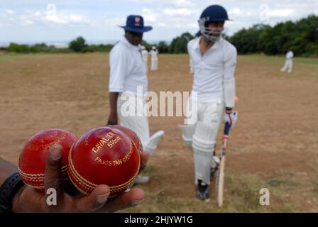 Rome, Italie 04/06/2006: Galicano di Roma, match de cricket entre Bangla Roma et Latina équipe valide pour le championnat de la série B.© Andrea Sabbadini Banque D'Images