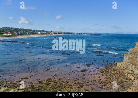 North Berwick Beach, en regardant vers l'ouest sur la baie de Milsey, North Berwick et East Beach depuis le parking de Haugh Road.North Berwick, East Lothian, Écosse, Royaume-Uni Banque D'Images