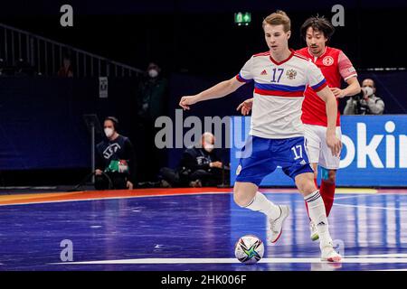 AMSTERDAM, PAYS-BAS - FÉVRIER 1 : Anton Sokolov, de Russie, Chaguinha, de Géorgie, lors du match de quart de finale de l'Euro 2022 du Futsal masculin entre la Russie et la Géorgie au Ziggo Dome, le 1 février 2022 à Amsterdam, pays-Bas (photo de Jeroen Meuwsen/Orange Pictures) Banque D'Images