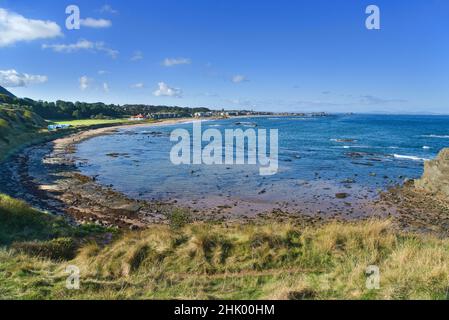 North Berwick Beach, en regardant vers l'ouest sur la baie de Milsey, North Berwick et East Beach depuis le parking de Haugh Road.East Lothian, Écosse, Royaume-Uni Banque D'Images