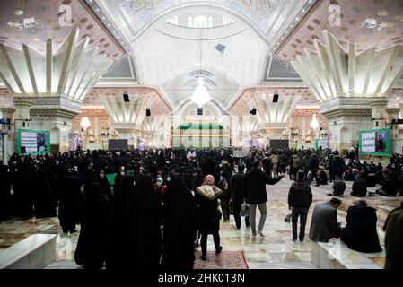 Téhéran, Téhéran, Iran.1st févr. 2022.Tombeau de l'ayatollah khomeini, ancien chef de la république islamique d'Iran. L'ayatollah Khomeini est retourné en Iran de France le 1 février 1979 pour diriger la révolution islamique iranienne. La victoire de la révolution islamique d'Iran le 11 février 1979.chaque année, du 1 au 11 février,Le gouvernement iranien organise des cérémonies pour marquer l'anniversaire de la victoire de la révolution islamique.(Credit image: © Sobhan Farajvan/Pacific Press via ZUMA Press Wire) Banque D'Images