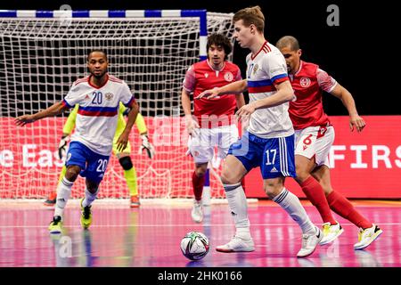 AMSTERDAM, PAYS-BAS - FÉVRIER 1 : Anton Sokolov de Russie, Vilian Lourenco de Géorgie lors du match de quarts de finale de l'Euro 2022 du Futsal masculin entre la Russie et la Géorgie au Ziggo Dome le 1 février 2022 à Amsterdam, pays-Bas (photo de Jeroen Meuwsen/Orange Pictures) Banque D'Images