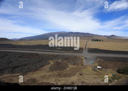 Mauna Kea est un volcan dormant sur l'île de Hawaiʻi.Son sommet est de 4 207,3 m (13 803 pi) au-dessus du niveau de la mer, le point le plus élevé de Big Island. Banque D'Images