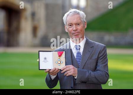 Jasper Morrison après avoir reçu sa médaille du CBE (commandant de l'ordre de l'Empire britannique) lors d'une cérémonie d'investiture au château de Windsor.Date de la photo: Mardi 1 février 2022. Banque D'Images