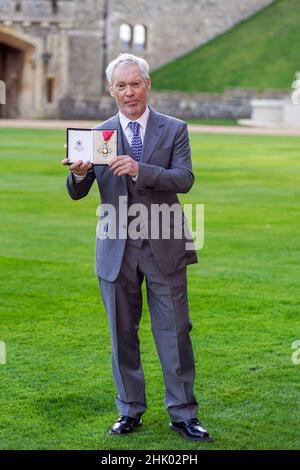 Jasper Morrison après avoir reçu sa médaille du CBE (commandant de l'ordre de l'Empire britannique) lors d'une cérémonie d'investiture au château de Windsor.Date de la photo: Mardi 1 février 2022. Banque D'Images