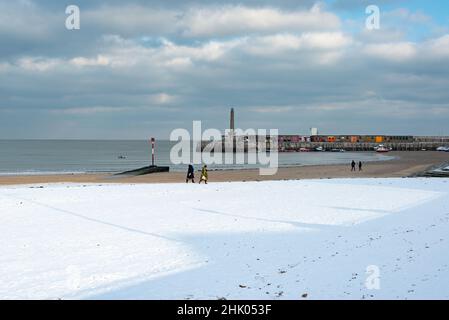 The Harbour Arm et Margate main Sands in the Snow, Margate, Kent, Royaume-Uni Banque D'Images