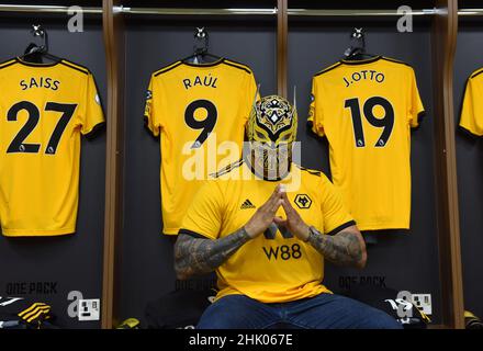 Le lutteur mexicain Sin Cara à Molineux pour voir son compatriote Raul Jimenez jouer au football. Wolverhampton Wanderers contre Fulham 04/05/2019 Banque D'Images