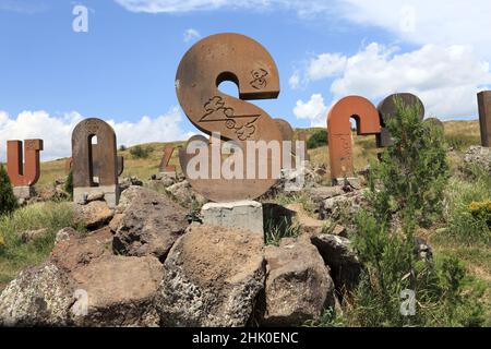 C'est un monument pour un alphabet arménien, l'Arménie Banque D'Images