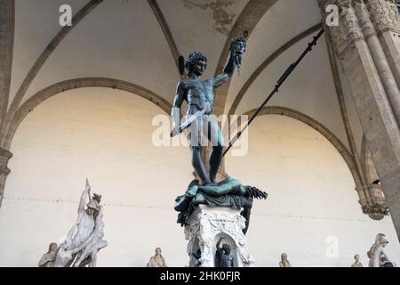 Florence, Italie.Janvier 2022. La statue de Persée à la tête de Medusa, sculptée par Benvenuto Cellini dans le centre historique de la ville Banque D'Images