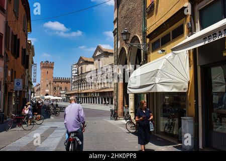 La belle Piazza Trento e Trieste à Ferrara, ville classée au patrimoine de l'UNESCO, Italie, Emilia Romagna- Banque D'Images