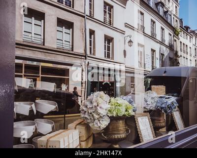 PARIS, FRANCE, le 6 juin 2019 : photographie rapprochée de la décoration, de l'antiquité et du magasin d'art à fleurs séchées à Paris, France Banque D'Images