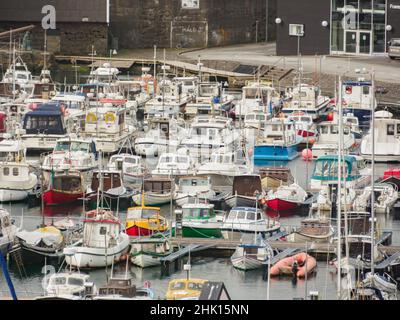 Thorshavn, îles Féroé - juillet 2021 : vue de dessus du port avec des voiliers dans le port de Vestaravág.Royaume du Danemark.Europe du Nord Banque D'Images