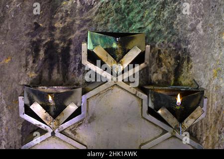 Chak Chak Chak-Ardakan Temple zorastrien, intérieur avec chalce et feu dans les montagnes près de la ville de Yazd en Iran Banque D'Images