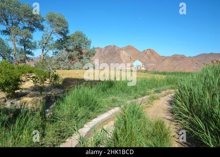 Château Ardakan de Kharanagh, montagnes autour de l'ancien village près de la ville désertique de Yazd en Iran Banque D'Images