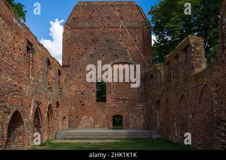 Ruines de l'abbaye d'Eldena (Abbaye de Hilda) - est un ancien monastère cistercien près de la ville actuelle de Greifswald dans Mecklembourg-Poméranie-Occidentale, Allemagne. Banque D'Images