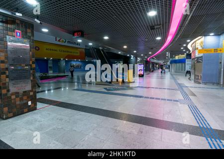 Recife, PE, Brésil - 13 octobre 2021 : couloirs du rez-de-chaussée de l'aéroport international de Recife, REC, Guarararapes. Banque D'Images