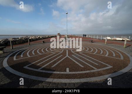 Morecambe, Royaume-Uni, 01/02/2022, le site du projet Eden Nord proposé est vu à Morecambe comme le projet a fait un pas de plus vers la réalité après que les conseillers du Lancashire ont accordé la permission de planification pour l'éco-attraction de £125m.Eden Project North, qui serait construit dans des dômes géants et transparents sur la promenade de Morecambe, est présenté au gouvernement comme une initiative « prête à démarrer » qui pourrait aider à stimuler la ville côtière privée de Morecambe, au Royaume-Uni.Crédit : Jon Super/Alay Live News. Banque D'Images